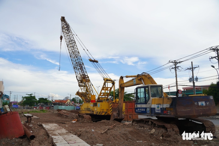 Hai bên cầu Rạch Tôm vẫn đang trong quá trình giải phóng mặt bằngHai bên cầu Rạch Tôm vẫn đang trong quá trình giải phóng mặt bằng
